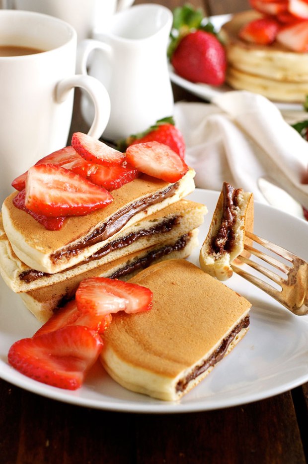 Nutella-Stuffed-Pancakes_680px_2