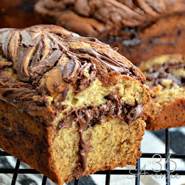 nutella-banana-muffin-recipe-fb-the36thavenue-com